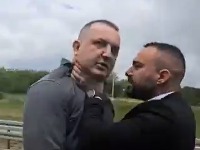 Procurio snimak fizičkog obračuna: Suzana Vasiljević postrojava obezbeđenje premijera (VIDEO)