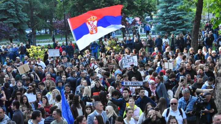 "Čujete li ljude kako pevaju?": Studenti u blokadi napravili spot za pesmu iz mjuzikla "Jadnici“ 
