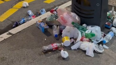 MUČNE SCENE u Nišu: Pogledajte šta je ostalo iza naprednjaka posle mitinga (VIDEO, FOTO)