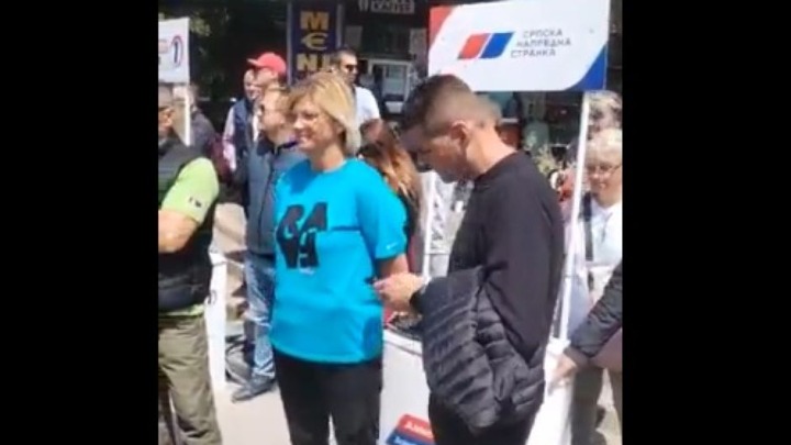 Naprednjaci postavili štand u NS, pa prošli kao "bosi po trnju" (VIDEO)