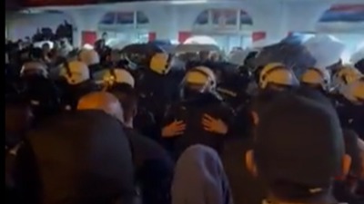 Policija u NS intervenisala: Upotrebljeni pendreci protiv SNS aktivista!