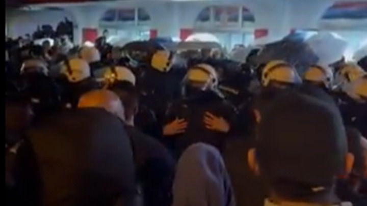 Policija u NS intervenisala: Upotrebljeni pendreci protiv SNS aktivista!