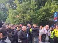 Blokirana sva četiri ulaza u sud u Novom Sadu: Interventna policija stigla oko 5.30h (VIDEO)