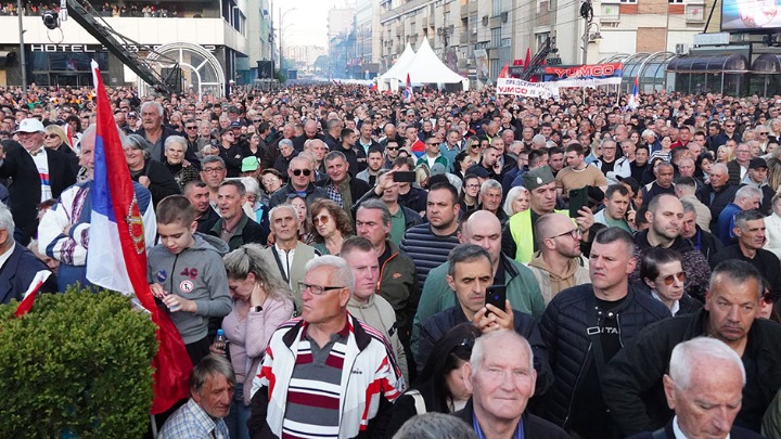 Naprednjaci se okupljaju večeras u 50 mesta u Srbiji