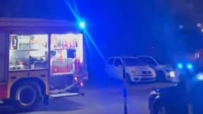 Požar u NS: Vatra buknula na petom spratu zgrade (VIDEO)
