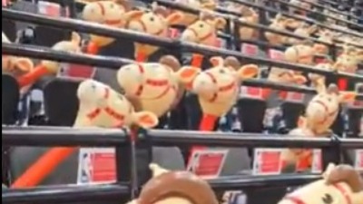 Pogledajte kako su navijači Klipersa provocirali Jokića (VIDEO)