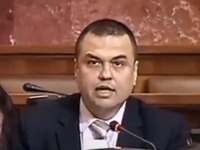 SRAMOTA Predsedniku opštine iz Žitorađe radnici JKP obrađuju vinograd: Visoki funkcioneri "nadniče" na imanju u radno vreme