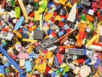 "Ovo je zločin pun zlobe!": Ukrali 5 tona Lego kocki i udžbenike namenjene siromašnoj deci Afrike