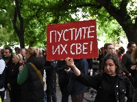 Studenti pomerili ogradu sa ulaza u zgradu suda u NS, zaposleni ulaze