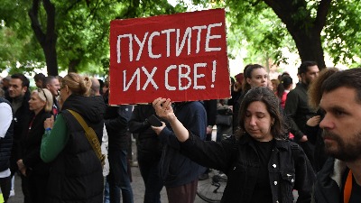 Studenti pomerili ogradu sa ulaza u zgradu suda u NS, zaposleni ulaze
