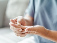 NEOBIČAN SIMPTOM NA PRSTIMA mogao bi biti rani znak RAKA PLUĆA: Dobro obratite pažnju 