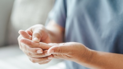 NEOBIČAN SIMPTOM NA PRSTIMA mogao bi biti rani znak RAKA PLUĆA: Dobro obratite pažnju 