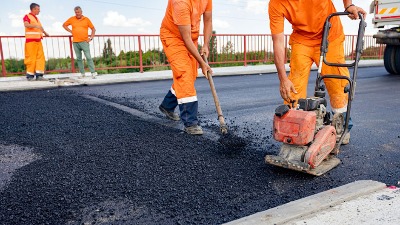 Logika SNS-ovaca: Asfaltom do pobede u Kosjeriću?!