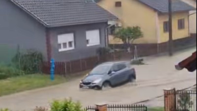 POTOP u Dalmaciji: Vozila se jedva probijaju kroz bujice (FOTO/VIDEO)