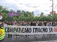 JAČI OD KIŠE Protest studenata i đaka ispred Ministarstva prosvete: GRAD JE NAŠ (FOTO, VIDEO)