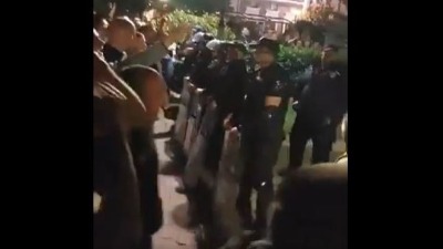Tenzije u Kuli: Žandarmerija između građana i SNS-ovaca (VIDEO)