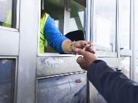 Građani pokušavaju, policija ne da: Naplatna rampa na auto-putu NIJE BLOKIRANA