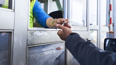 Građani pokušavaju, policija ne da: Naplatna rampa na auto-putu NIJE BLOKIRANA