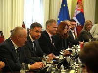 Opozicija ne može ni za isti sto da sedne: Sujete jače od borbe protiv vlasti!