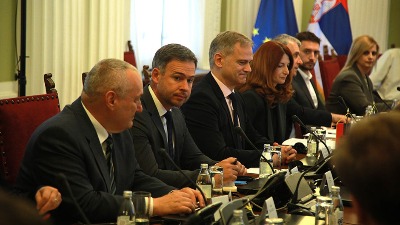 Opozicija ne može ni za isti sto da sedne: Sujete jače od borbe protiv vlasti!