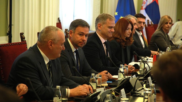 Opozicija ne može ni za isti sto da sedne: Sujete jače od borbe protiv vlasti!