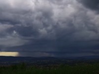 Drama na nebu iznad Srbije: Avioni kruže, ne mogu da slete zbog oluje