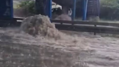 POTOP u Beogradu: Ulice postale reke, grad uništava vozila (VIDEO)