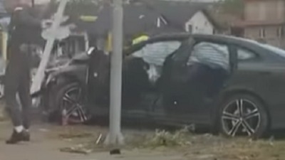 Sudar kod Galenike: Automobili smrskani, stigla Hitna pomoć