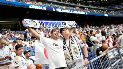 "HVALA, LEGENDO": Oproštaj Modrića na "Bernabeu" (FOTO)