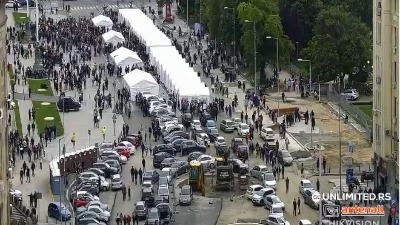 Gužva ispred Ćacilenda: Desetine ljudi se okupilo ispred Pionirskog parka