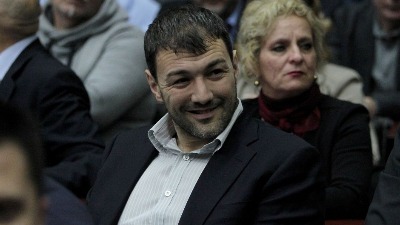 Grobari vređali Vučića, Vlada Mandić se zaleteo i sa ekipom prekinuo skandiranje