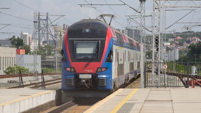 Vozovi i dalje stoje, kada će ponovo krenuti?