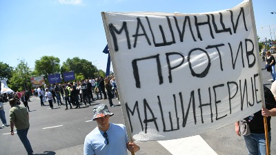 "Zna šta je radila za Vidovdan": Studenti "objasnili" zašto se Vučić mršti na bebu