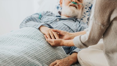 Tatino PRIZNANJE NA SAMRTNOJ POSTELJI uništilo je sve što sam znala o svom životu