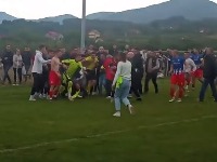 Brutalna tuča na meču u Srbiji: Stradale sudije (VIDEO)