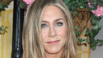 Dženifer Aniston pokazala NOVU FRIZURU! Najpopularnija je ove sezone i SKIDA GODINE sa lica (FOTO)