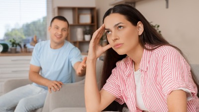  3 psihološka trika kako da SUPTILNO UĆUTKATE osobu koja vas vređa, a bez ijednog povišenog tona 