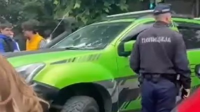 Incident tokom 16 minuta tišine: Terencem krenuo na učenike 14. beogradske gimnazije (VIDEO)