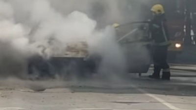 Zapalio se auto u Subotici: U njemu bile majka i devojčice (VIDEO)