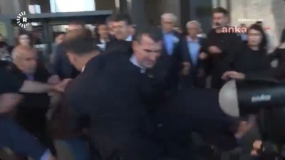 Napadnut lider turske opozicije: Dobio udarac u glavu (VIDEO)