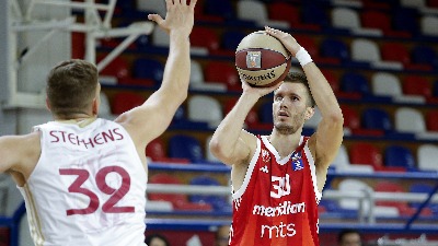 Olimpijakos odredio cenu za Petruševa