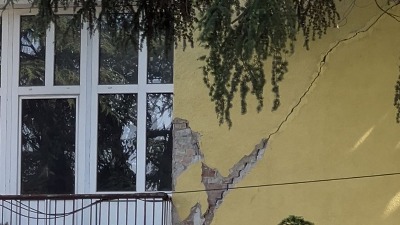 "Škola na Voždovcu čiji se deo obrušio pre sedam meseci još uvek nije sanirana" (FOTO)