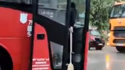 "Mad Max: Road to Lazarevac": Scena na liniji 581 izgleda komično, ali je SMRTNO OPASNA (VIDEO)
