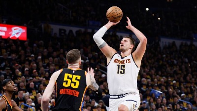 Kad Ognjena diktira stajling: Jokić nosi posebne patike (FOTO)
