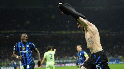 Skandal u polufinalu LŠ: Igrač Barselone pljunuo Italijana (VIDEO)