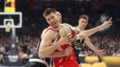 GORE MREŽE Petrušev se svađa sa Delijama (FOTO)