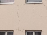 "Ni pet meseci nakon što su se pojavile pukotine u zidovima roditelji nemaju informaciju da li je bezbedno" (FOTO)