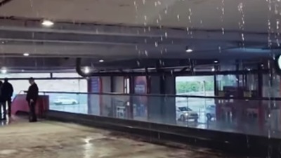 POTOP u Beogradu: Voda pršti na sve strane (VIDEO)