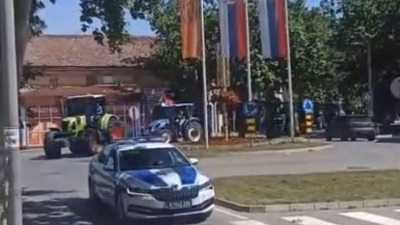 Studenti se ogradili od političkog štanda na protestu 