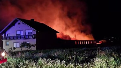 Požar kod Begeča: Izgoreo veliki pogon sa bojama i lakovima